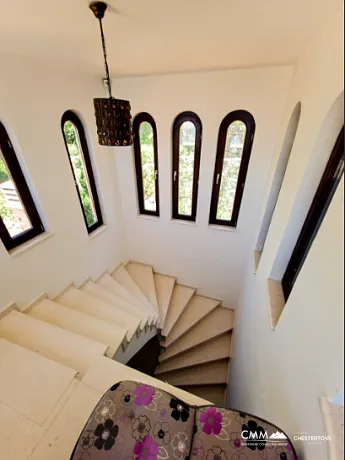 Rustovo'da 5 Yatak Odalı Villa, 392 m²